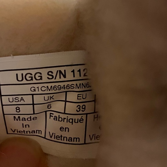 ❌SOLD❌UGG TASMAN COW PRINT SLIPPERS
Size Women 8 - Picture 5 of 7